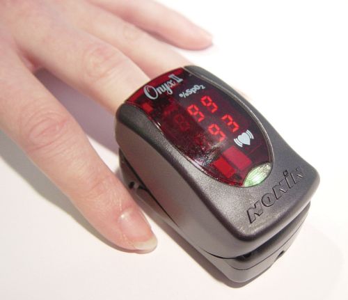 Nonin 9550 Onyx II Digital Finger Pulse Oximeter :: Sports Supports ...