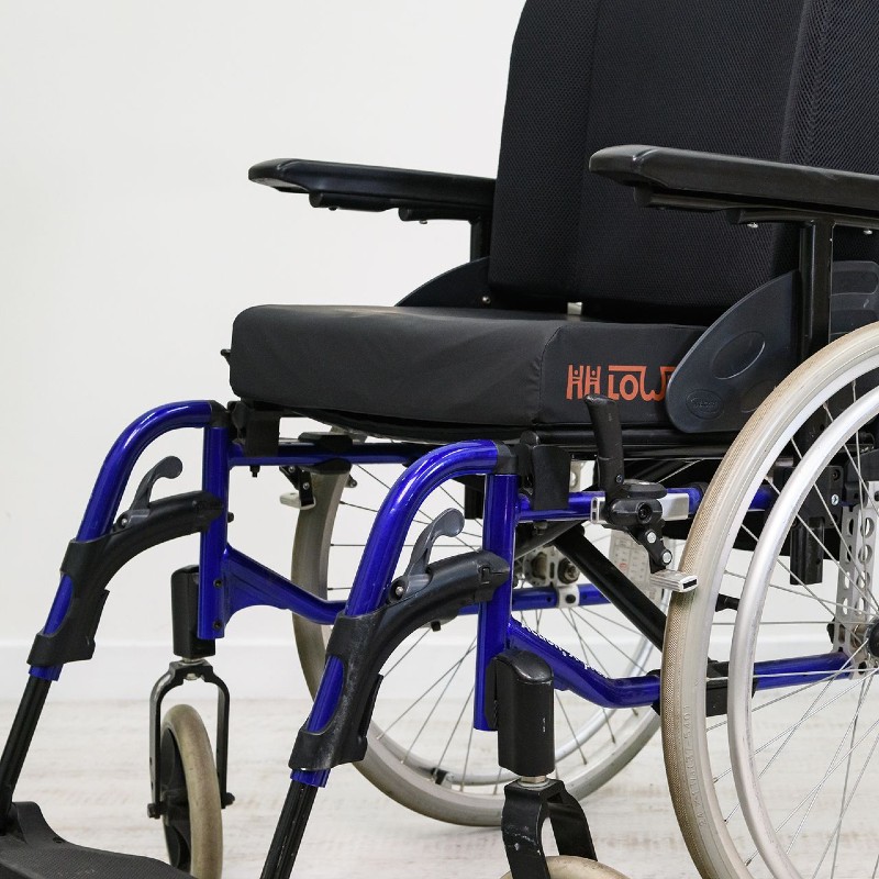 Lowzone pressure cushion in a wheelchair