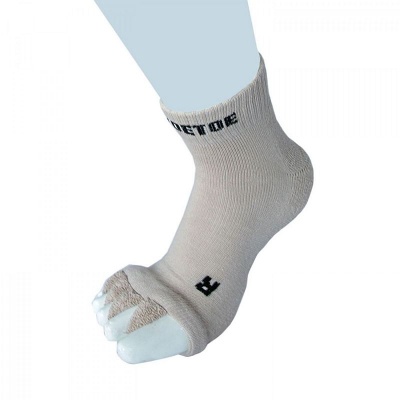 How to Keep Your Feet Healthy: Accupoint & Compression Socks
